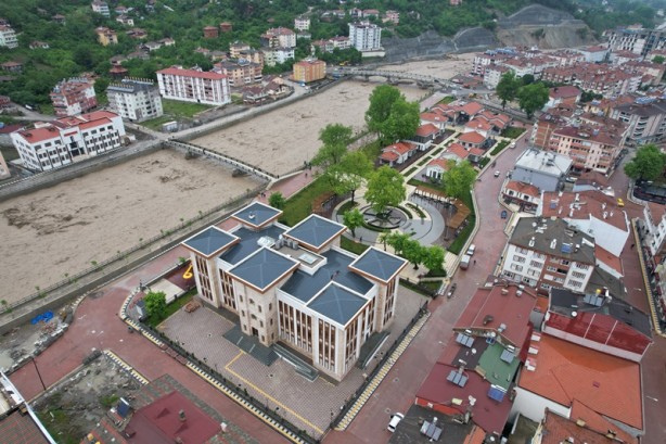 Foto - Daha önce sel felaketinin yaşandığı ilçede metrekareye 100 kilogramın üzerinde yağış