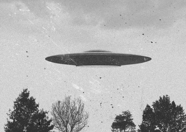 Daily Mail yayınladı: En net UFO fotoğrafı! 'Birinin iletişime geçmesini bekliyordum'