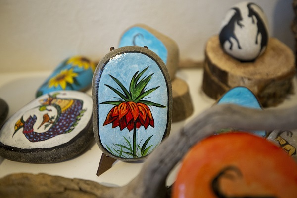 Foto - Dal ve taşları sanat eserine dönüştürüyor