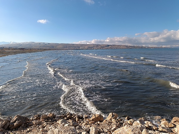 Foto - Dalgalar kartpostallık görüntüler oluşturdu