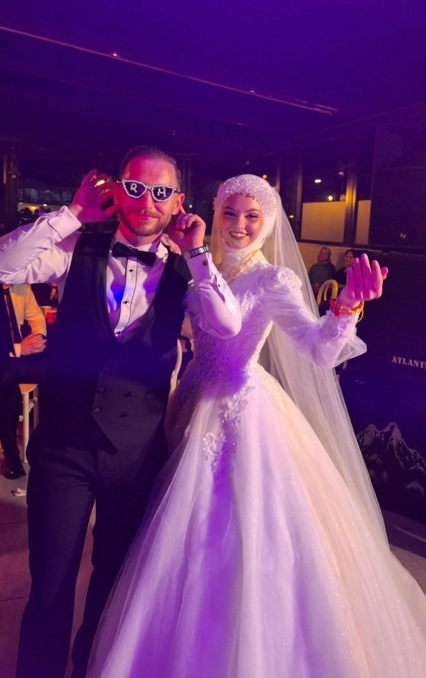 Damadı forklifte astılar, bahçe hortumuyla yıkadılar