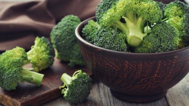 Foto - Damar ve kalp dostu kuersetin içeren yiyecekler