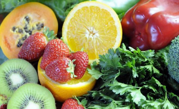 Foto - Damar ve kalp dostu kuersetin içeren yiyecekler