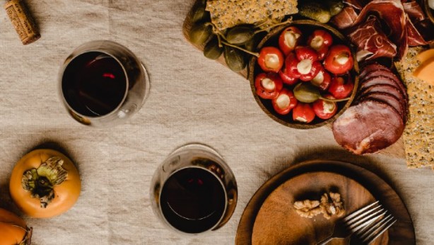 Foto - Damar ve kalp dostu kuersetin içeren yiyecekler