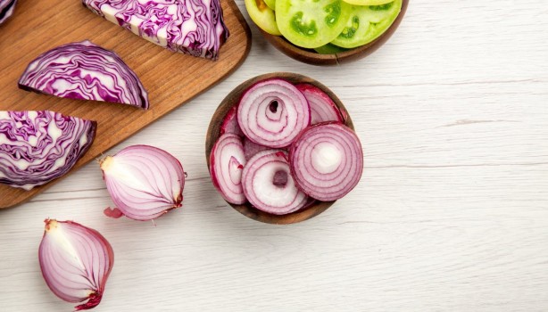 Foto - Damar ve kalp dostu kuersetin içeren yiyecekler