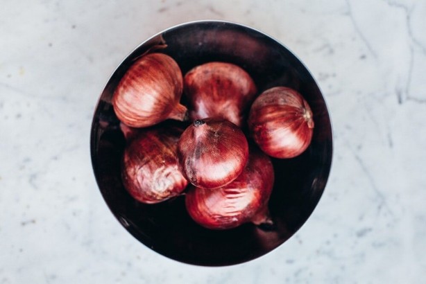 Foto - Damar ve kalp dostu kuersetin içeren yiyecekler