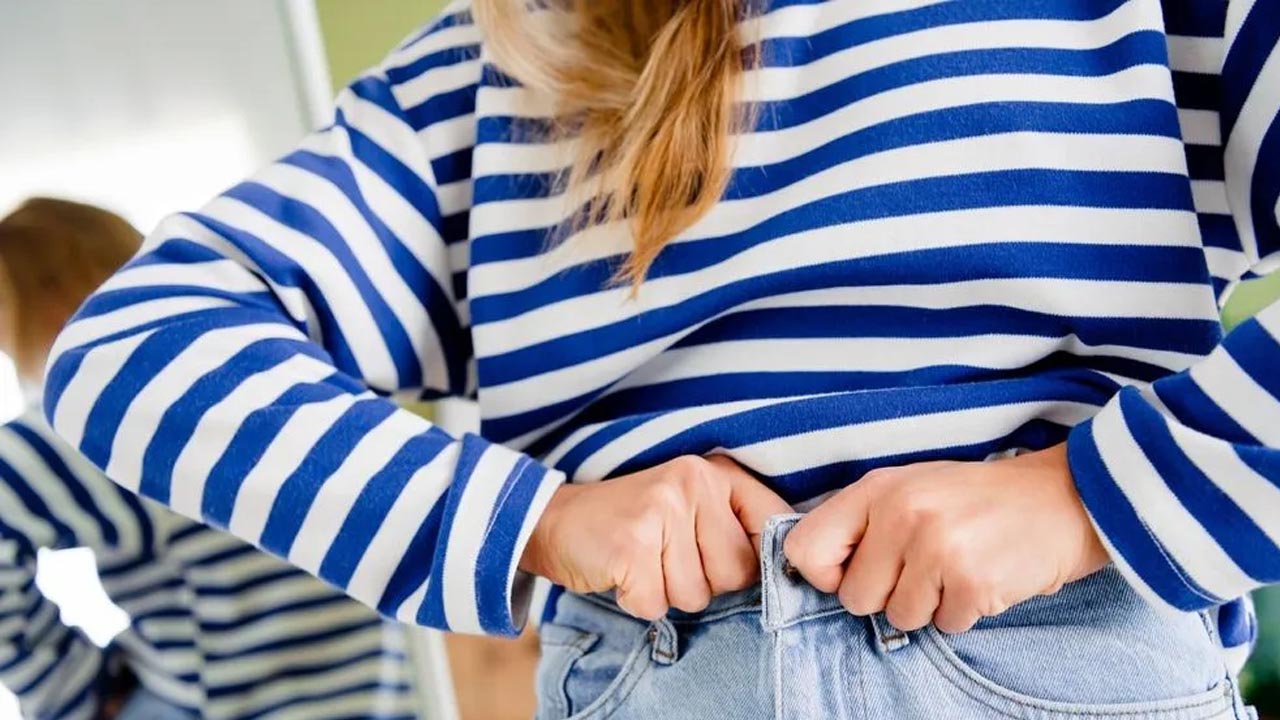 Foto - Dar gelen kot pantolonları atmayın! Sadece 1 kaşık kullanarak 1 beden büyütebilirsiniz