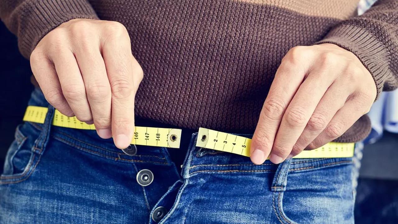 Foto - Dar gelen kot pantolonları atmayın! Sadece 1 kaşık kullanarak 1 beden büyütebilirsiniz