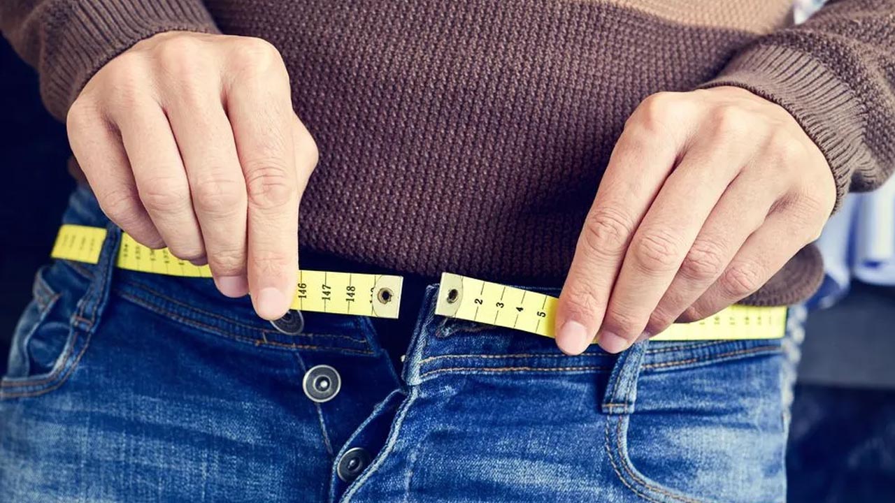 Dar gelen kot pantolonları atmayın! Sadece 1 kaşık kullanarak 1 beden büyütebilirsiniz