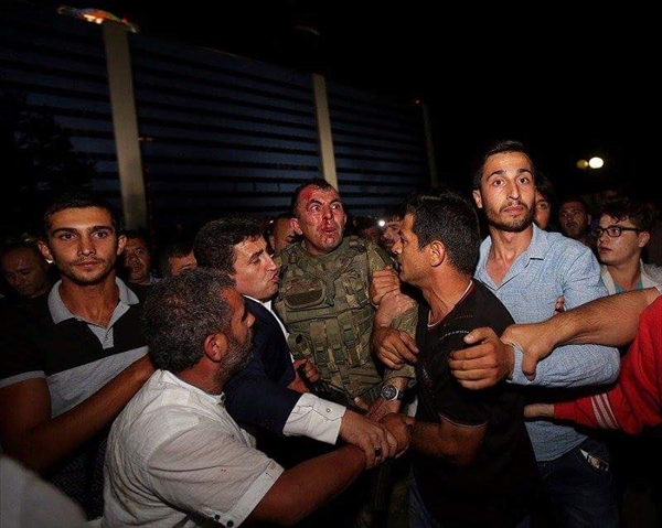 Foto - Darbe girişimi sosyal medyaya böyle yansıdı!