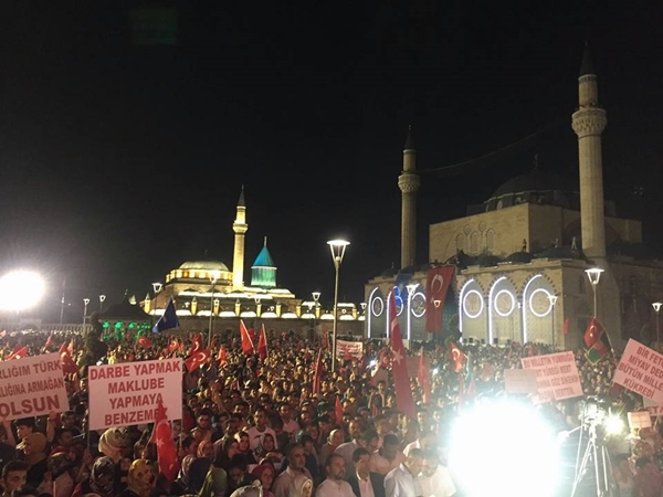 Foto - Darbe girişimi sosyal medyaya böyle yansıdı!