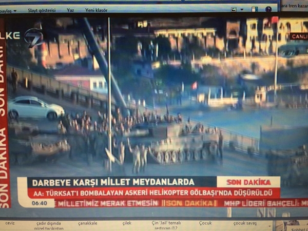 Foto - Darbe girişimi sosyal medyaya böyle yansıdı!
