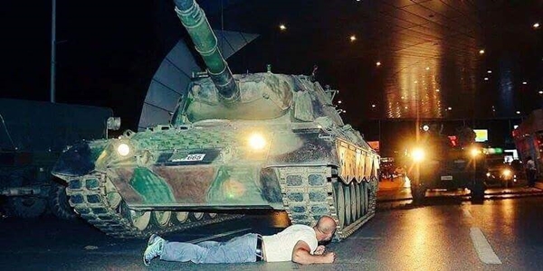 Foto - Darbe girişimi sosyal medyaya böyle yansıdı!