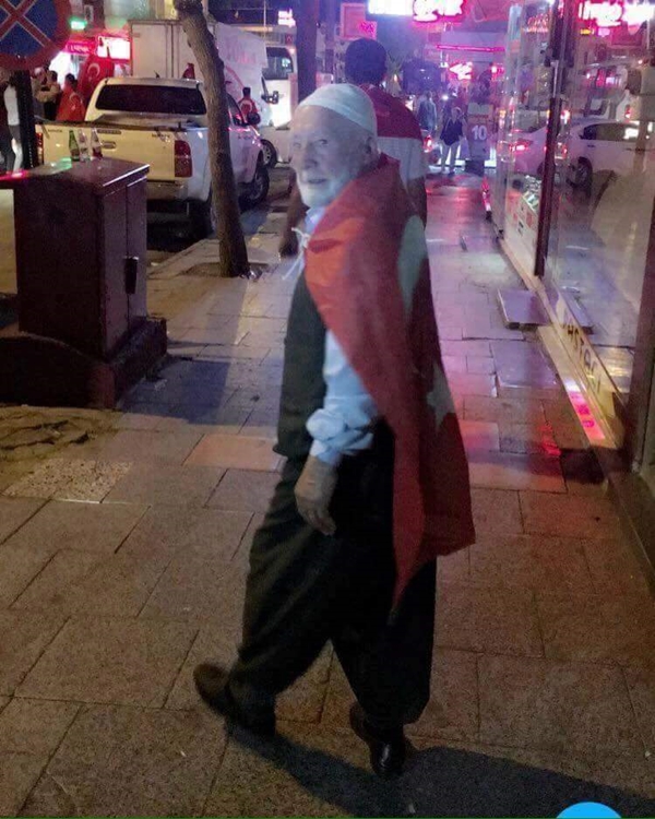 Foto - Darbe girişimi sosyal medyaya böyle yansıdı!