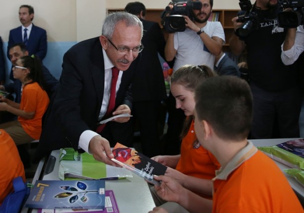 Foto - Darbe girişimini anlatan broşürler öğrencilere dağıtıldı 