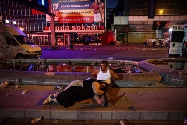 Foto - Darbe nöbeti sabaha dek sürdü!
