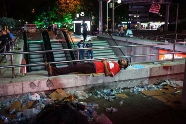 Foto - Darbe nöbeti sabaha dek sürdü!