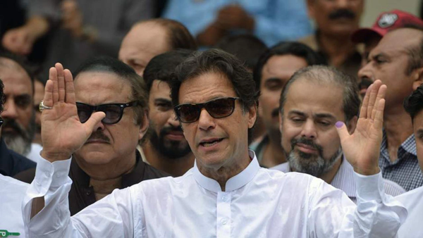 Foto - Darbe söylentilerinin olduğu Pakistan'da asker sokakta!