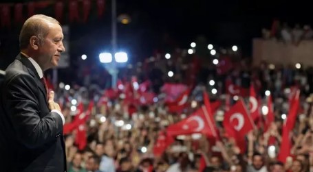 Foto - Darbe yapmayı aklının ucundan geçirenler sonuçlara iyi baksın! Karşınızda 'Darbe olsa yine çıkar mısın?' anketi