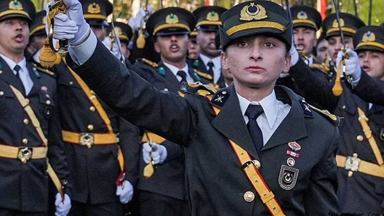 Foto - Darbeci abilerine özenip TSK’dan kovulan Ebru Eroğlu’nun son hali gündem oldu