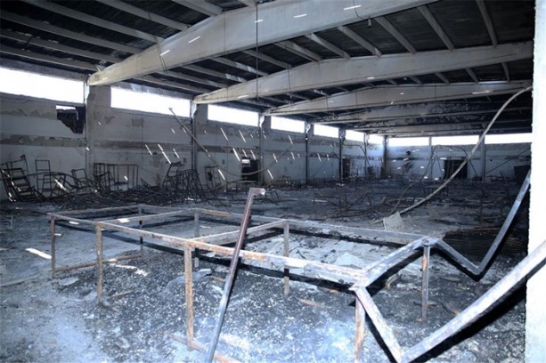Foto - Darbeciler bombalarla fabrikayı kül etti