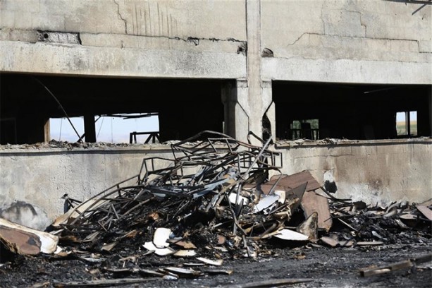 Foto - Darbeciler bombalarla fabrikayı kül etti