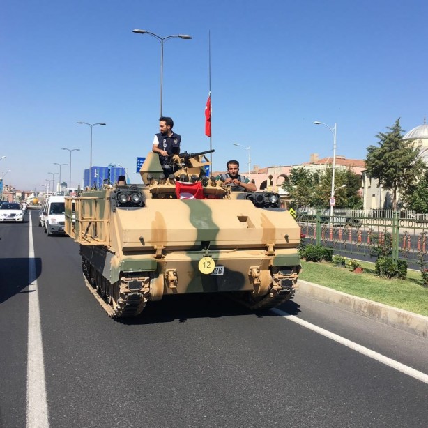 Foto - Darbecilerin kullandığı ZPT aracını güvenli alana çeken Mustafa Özbey o günleri unutamıyor