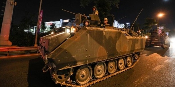 Foto - Darbecilerle birlikte hareket eden polisler tutuklandı!