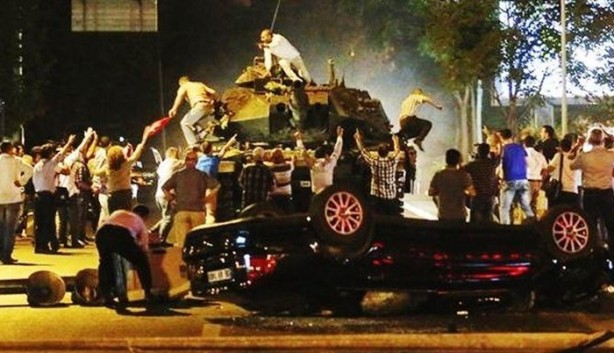 Foto - Darbecilerle birlikte hareket eden polisler tutuklandı!