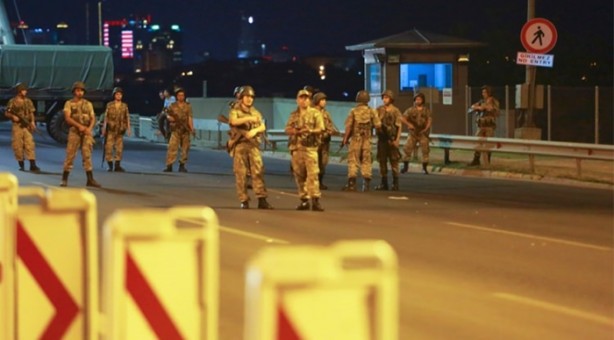 Foto - Darbecilerle birlikte hareket eden polisler tutuklandı!