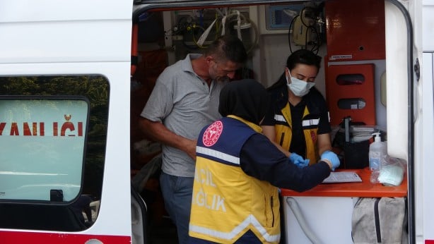 Foto - Darbedilen kadını kurtaran adam kolundan yaralandı!