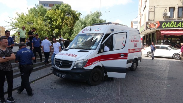 Foto - Darbedilen kadını kurtaran adam kolundan yaralandı!