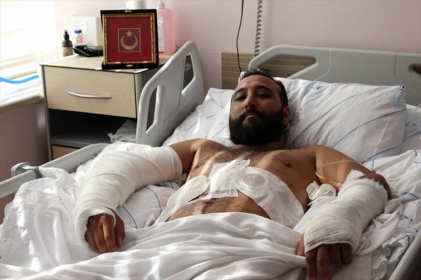Foto - Darbeye direndi diye ikinci kattan attılar!