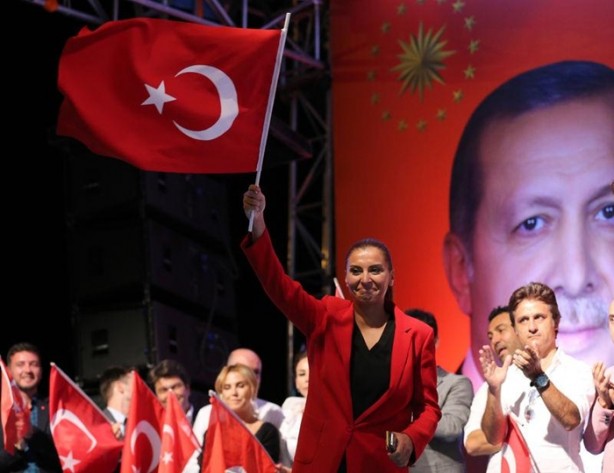 Foto - Darbeye karşı meydanlara inen ünlü isimler