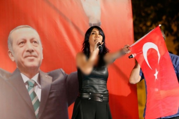 Foto - Darbeye karşı meydanlara inen ünlü isimler