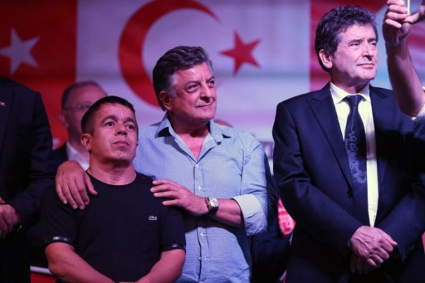 Foto - Darbeye karşı meydanlara inen ünlü isimler