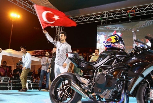 Foto - Darbeye karşı meydanlara inen ünlü isimler