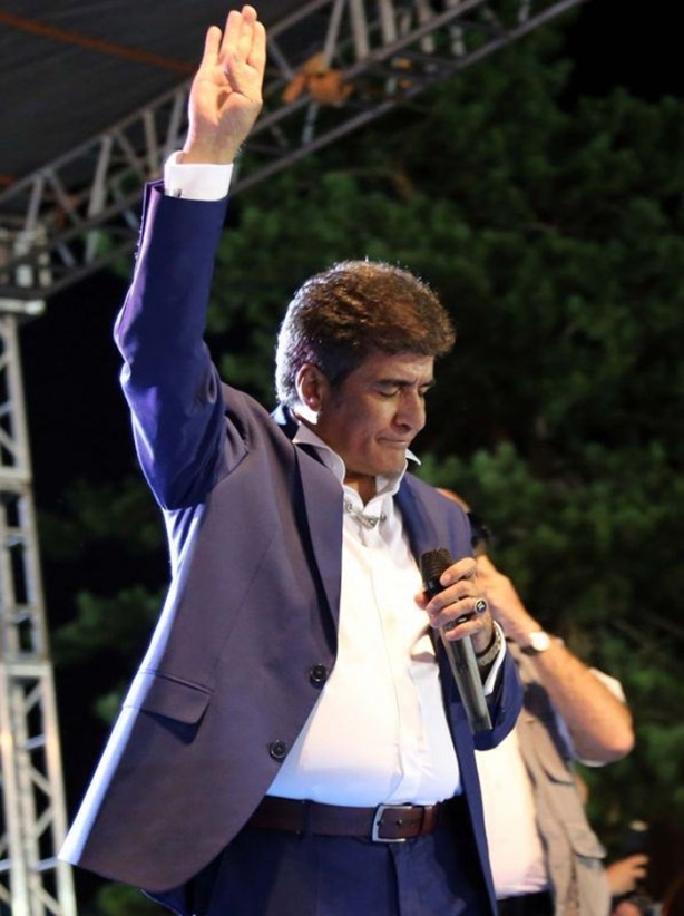 Foto - Darbeye karşı meydanlara inen ünlü isimler