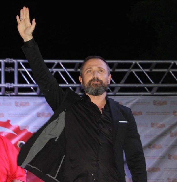 Foto - Darbeye karşı meydanlara inen ünlü isimler
