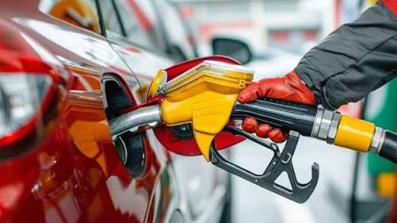 Foto - Avrupa ülkesinde akaryakıt indirimi: 10 milyon varil motorin! Darmaduman halinde olan ülke şokta