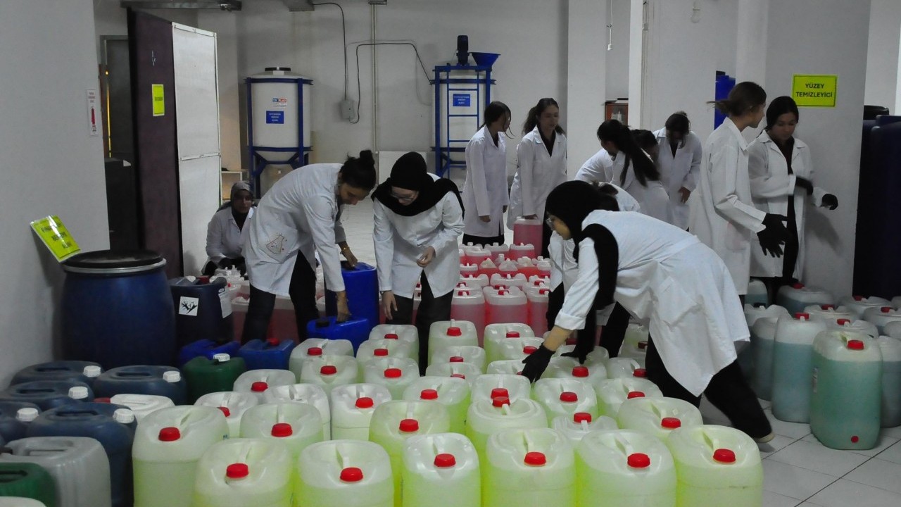 Foto - Darphane gibi para basıyor: Okul değil sanki fabrika!