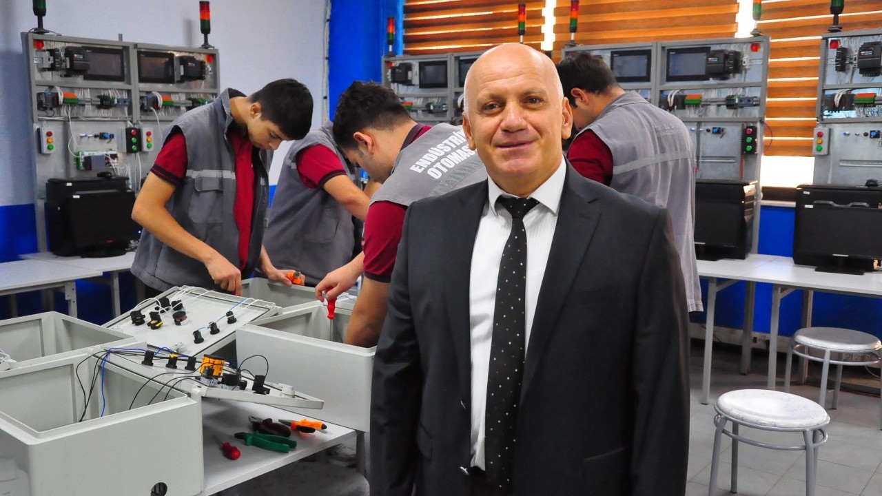 Foto - Darphane gibi para basıyor: Okul değil sanki fabrika!