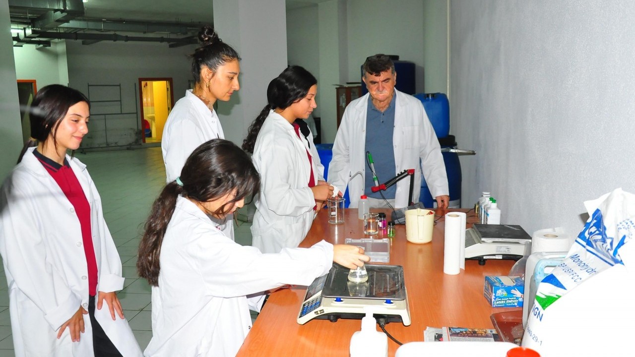 Foto - Darphane gibi para basıyor: Okul değil sanki fabrika!