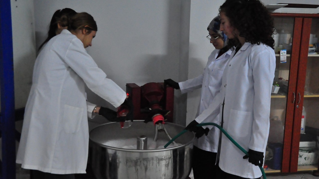 Foto - Darphane gibi para basıyor: Okul değil sanki fabrika!