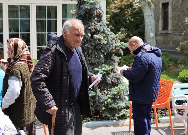 Foto - Darülaceze sakinleri oylarını kullanıyor