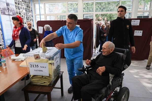 Foto - Darülaceze sakinleri oylarını kullanıyor