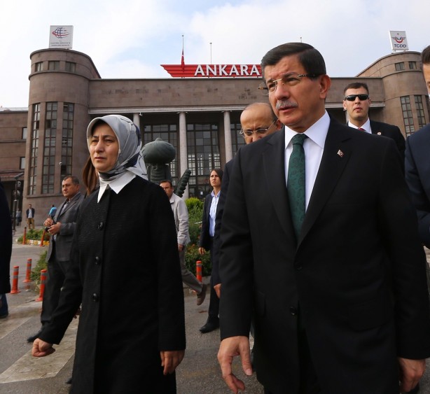 Foto - Davutoğlu patlamanın yaşandığı yeri inceledi