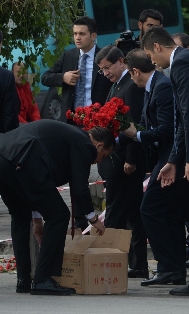 Davutoğlu patlamanın yaşandığı yeri inceledi
