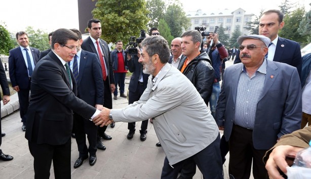 Foto - Davutoğlu patlamanın yaşandığı yeri inceledi