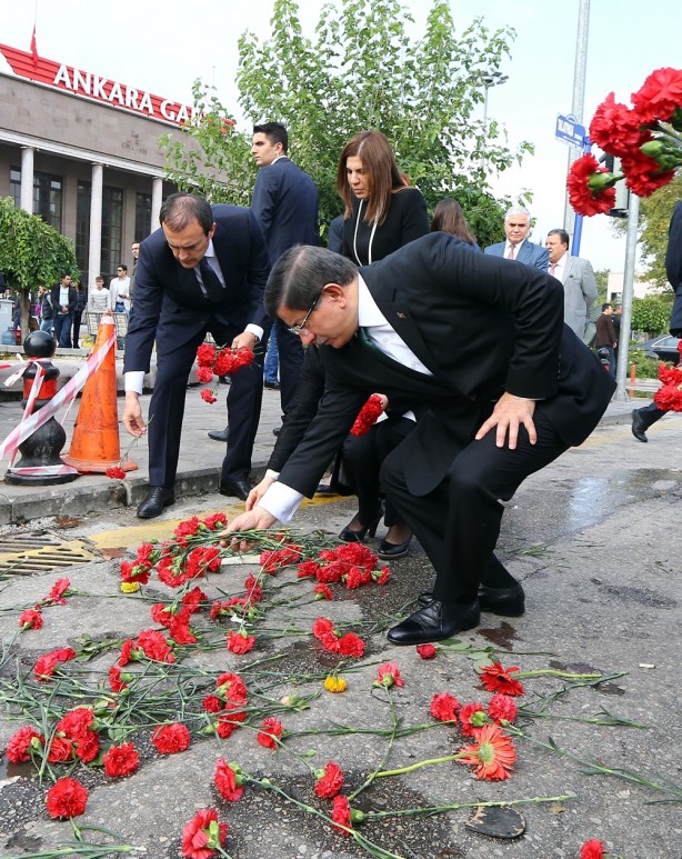 Foto - Davutoğlu patlamanın yaşandığı yeri inceledi